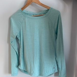 athletic long sleeve Shirt